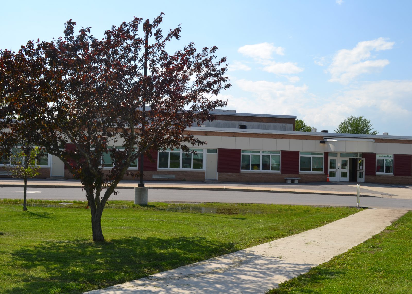 The front exterior of Craig Elementary School, facing the main entrance
