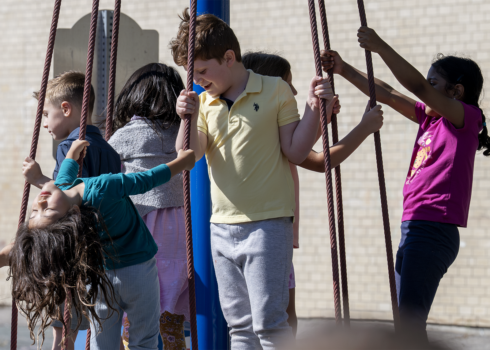 elementary kids on tire swing