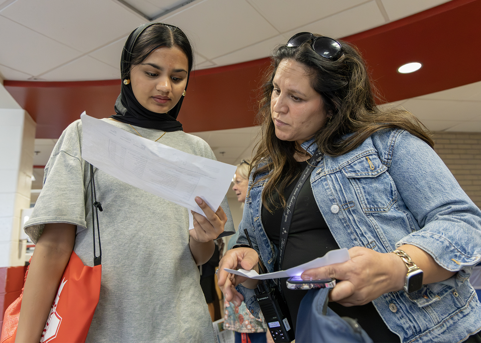 staff helps freshman read schedule