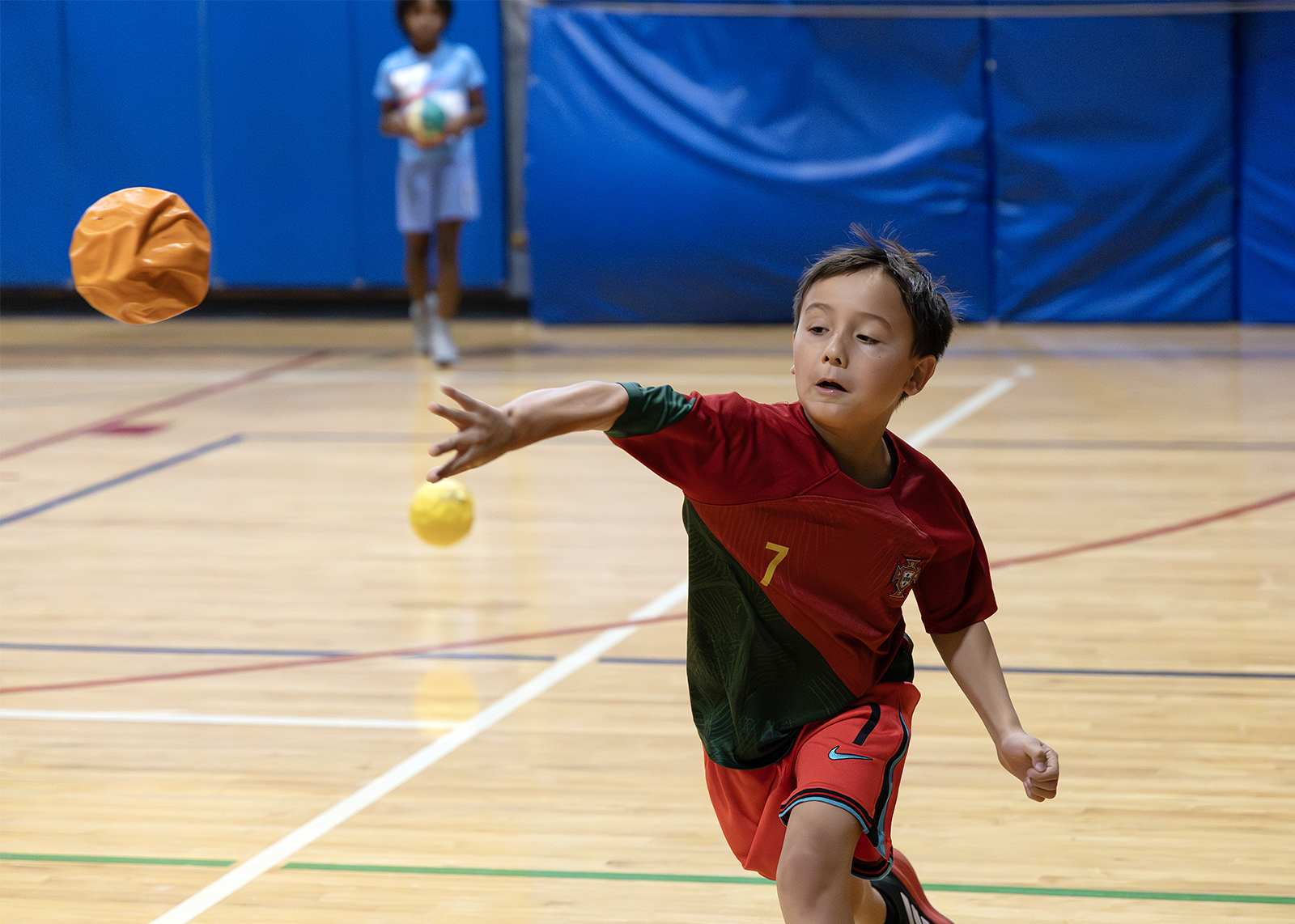 elementary student throwing a dodge ball
