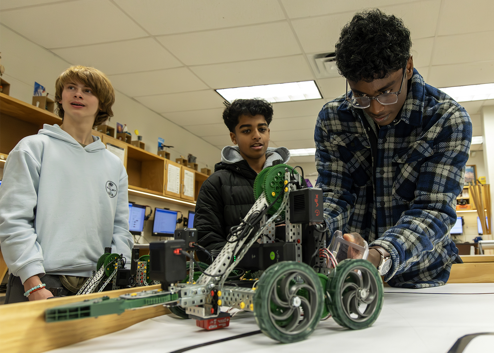 high school students in robotics class