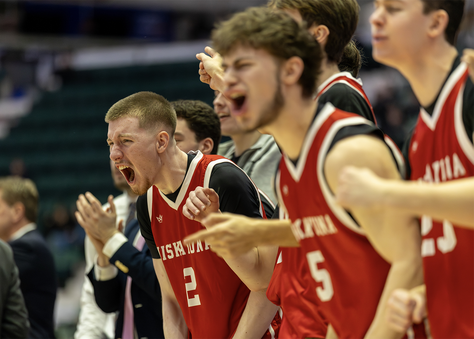 basketball team cheers on bench