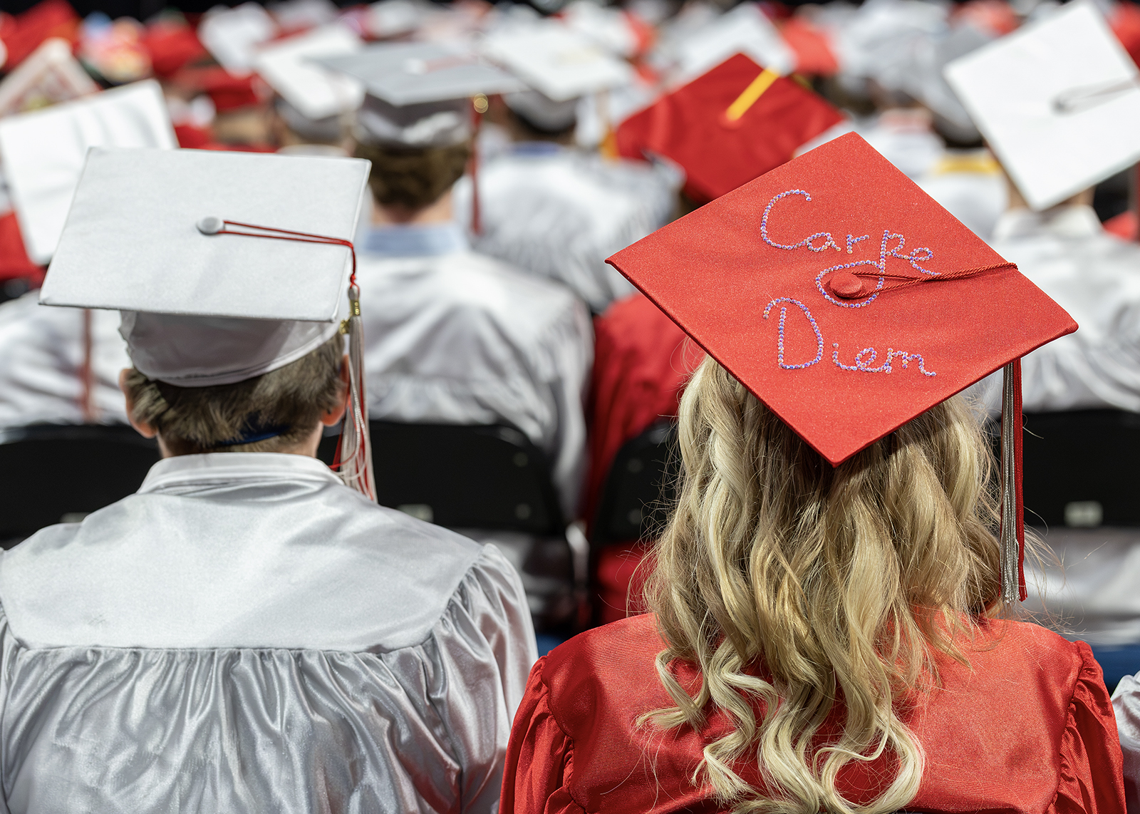 graduation caps with one that read carpe diem